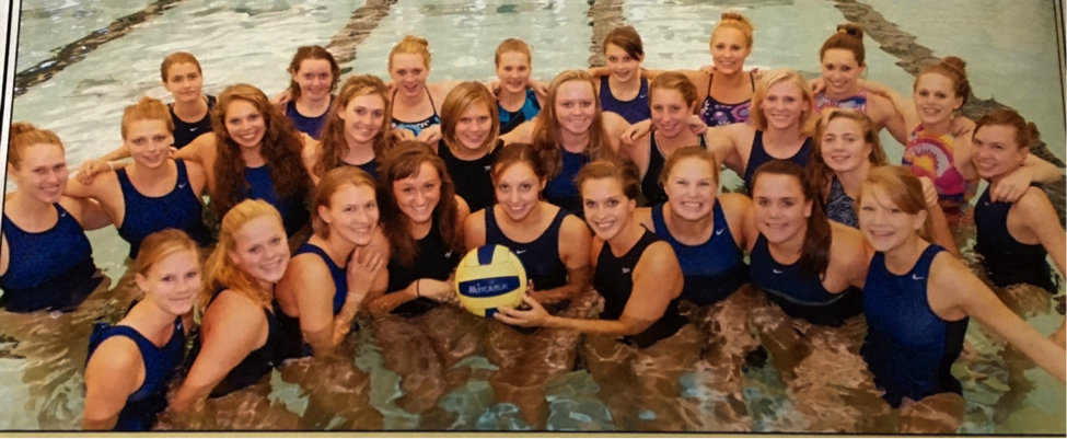PICTURE OF THE 2009 NPHS GIRLS WATER POLO TEAM